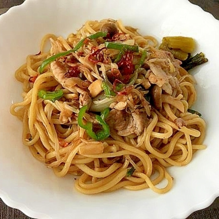 具だくさん！屋台風の博多焼きラーメン